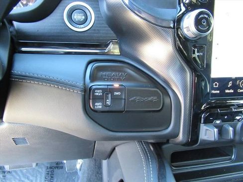 Certified 2024 RAM 2500 Limited image 28