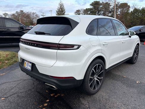 Used 2024 Porsche Cayenne AWD/4WD image 3