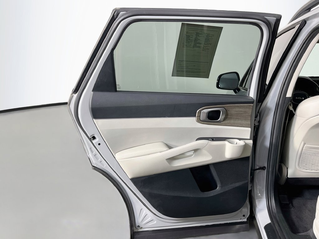 Used 2023 Kia Sorento S AWD/4WD image 25