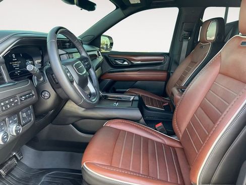 Used 2024 GMC Yukon Denali Ultimate w/ LPO, Floor Liner Package AWD/4WD image 7