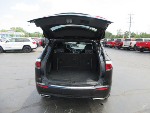 Used 2024 Buick Enclave Essence w/ Experience Buick Package FWD image 8