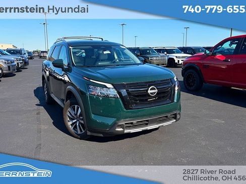 Used 2024 Nissan Pathfinder SL w/ Black Appearance Package AWD/4WD image 1