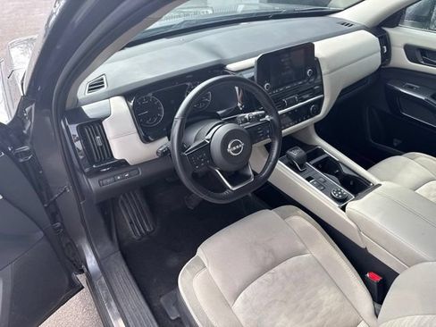 Used 2023 Nissan Pathfinder SV w/ SV Premium Package AWD/4WD image 9
