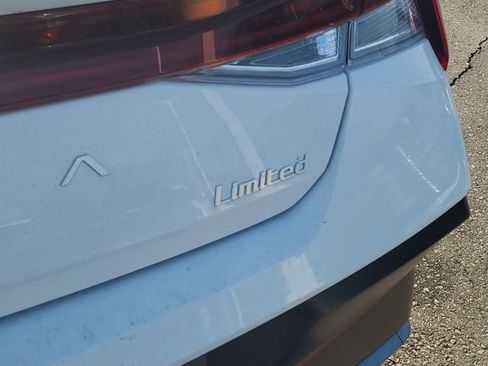 New 2026 Hyundai Elantra Limited FWD image 7