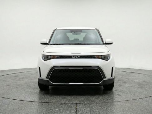 Used 2025 Kia Soul LX w/ LX Technology Package FWD image 2