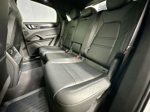 Certified 2023 Porsche Cayenne Coupe image 26