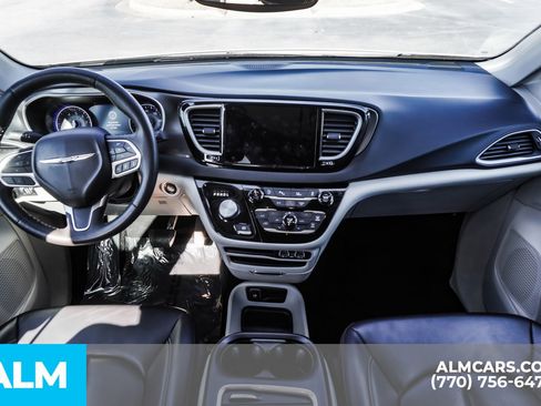 Used 2023 Chrysler Pacifica Touring-L image 28