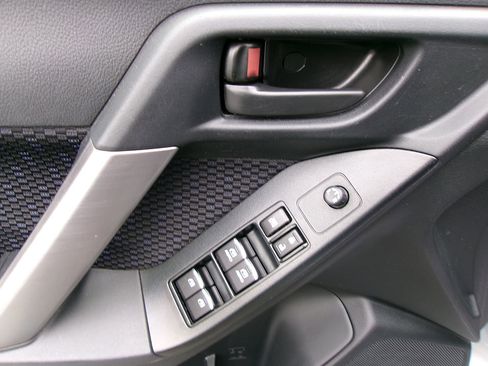 Used 2018 Subaru Forester 2.5i w/ Alloy Wheel Package image 14