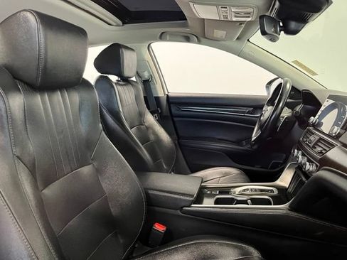 Used 2019 Honda Accord Touring image 10