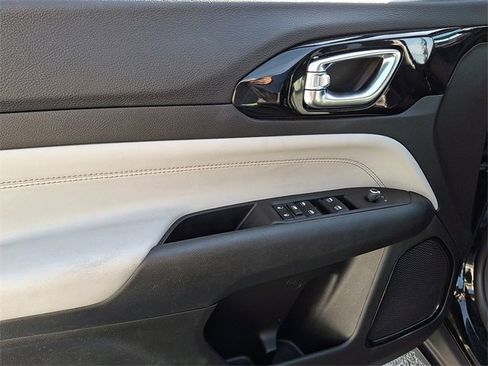 Used 2022 Jeep Compass Limited image 12