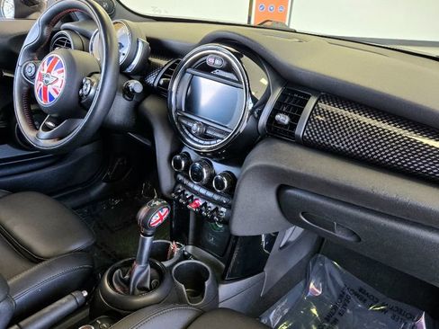 Used 2019 MINI Cooper S w/ Premium Package image 15