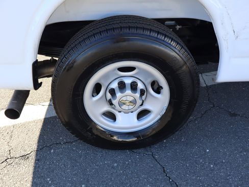 Used 2025 Chevrolet Express 3500 LS image 36