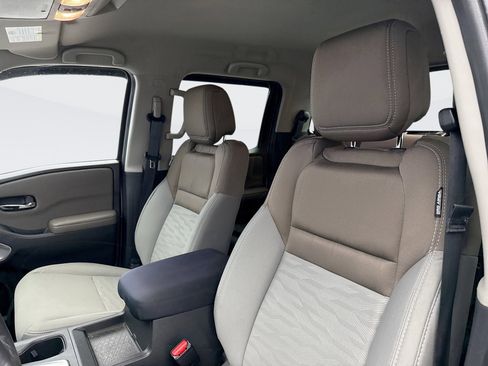Used 2023 Nissan Frontier SV w/ Technology Package image 9