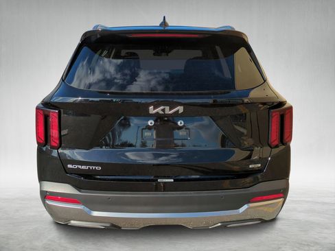 Certified 2025 Kia Sorento EX image 4