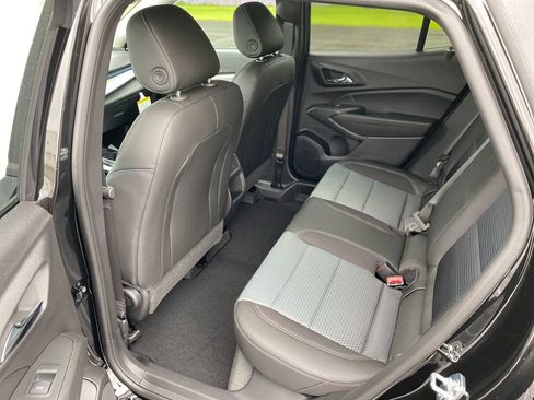 New 2026 Chevrolet Trax LT w/ LT Convenience Package FWD image 18
