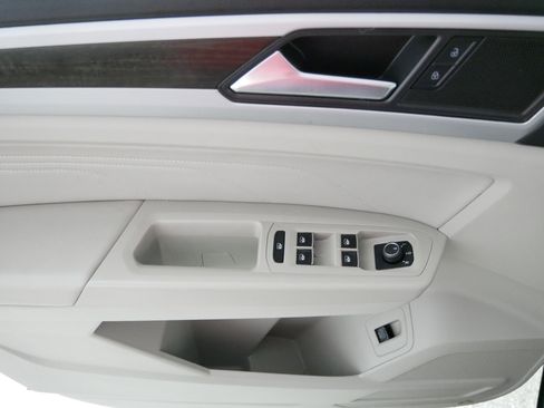 Used 2023 Volkswagen Atlas SE w/ Panoramic Sunroof Package image 19