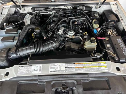 Used 2002 Ford Explorer Sport Trac 4x4 image 24