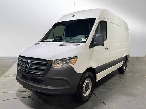 Used 2025 Mercedes-Benz Sprinter 2500 image 7