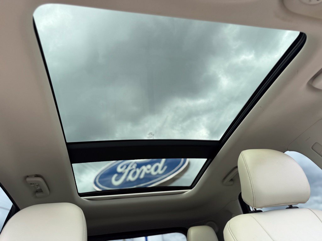 Used 2016 Ford Edge Titanium w/ Technology Package AWD/4WD image 30
