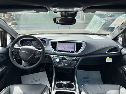 New 2026 Chrysler Pacifica Limited w/ Uconnect Theater Family Group AWD/4WD image 22