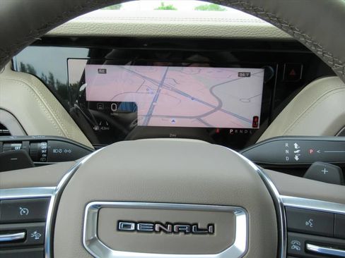 Used 2026 GMC Yukon Denali w/ Sun & Power Step Package RWD image 26