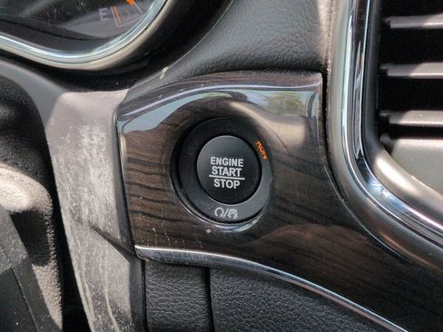 Used 2018 Jeep Grand Cherokee Overland RWD image 31