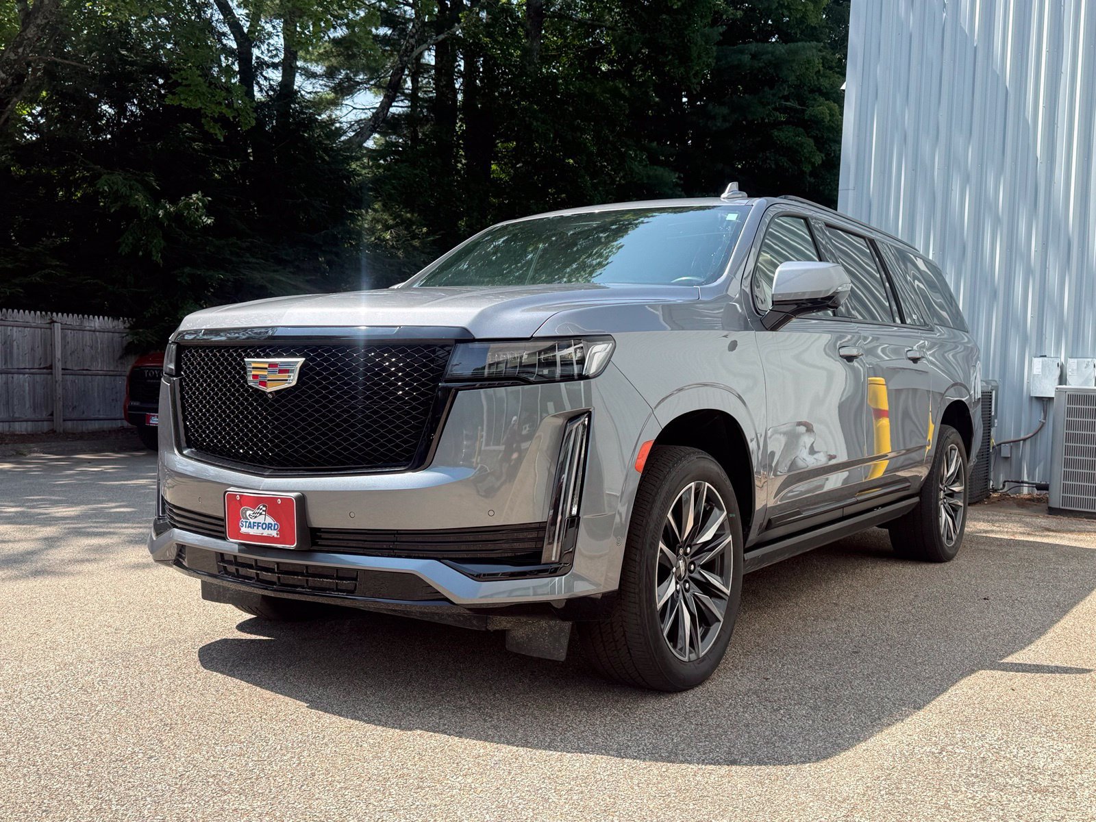 Used 2022 Cadillac Escalade ESV Sport w/ Touring Package AWD/4WD image 3