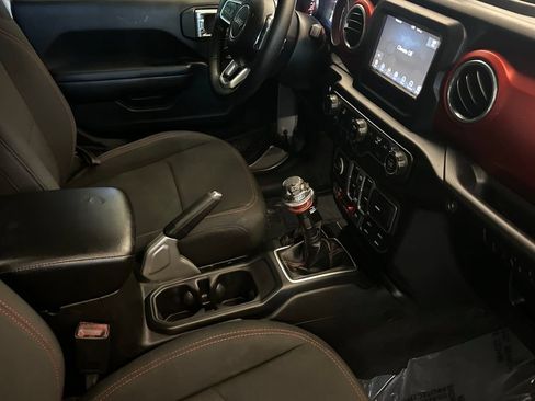Used 2018 Jeep Wrangler Unlimited Rubicon AWD/4WD image 16