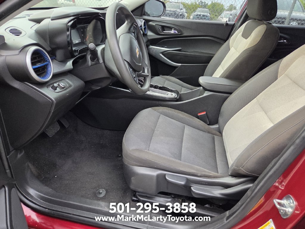 Used 2025 Chevrolet Trax LS w/ LS Convenience Package FWD image 6