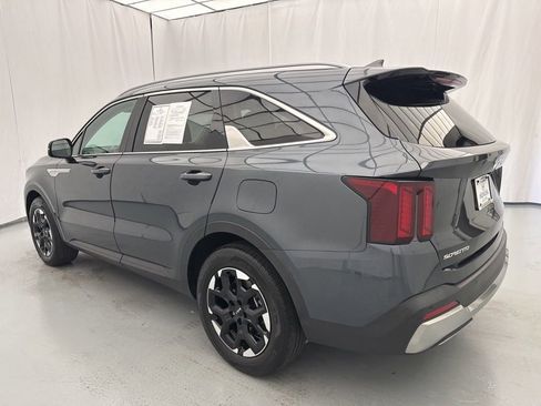 Used 2024 Kia Sorento S w/ Panoramic Sunroof Package FWD image 5
