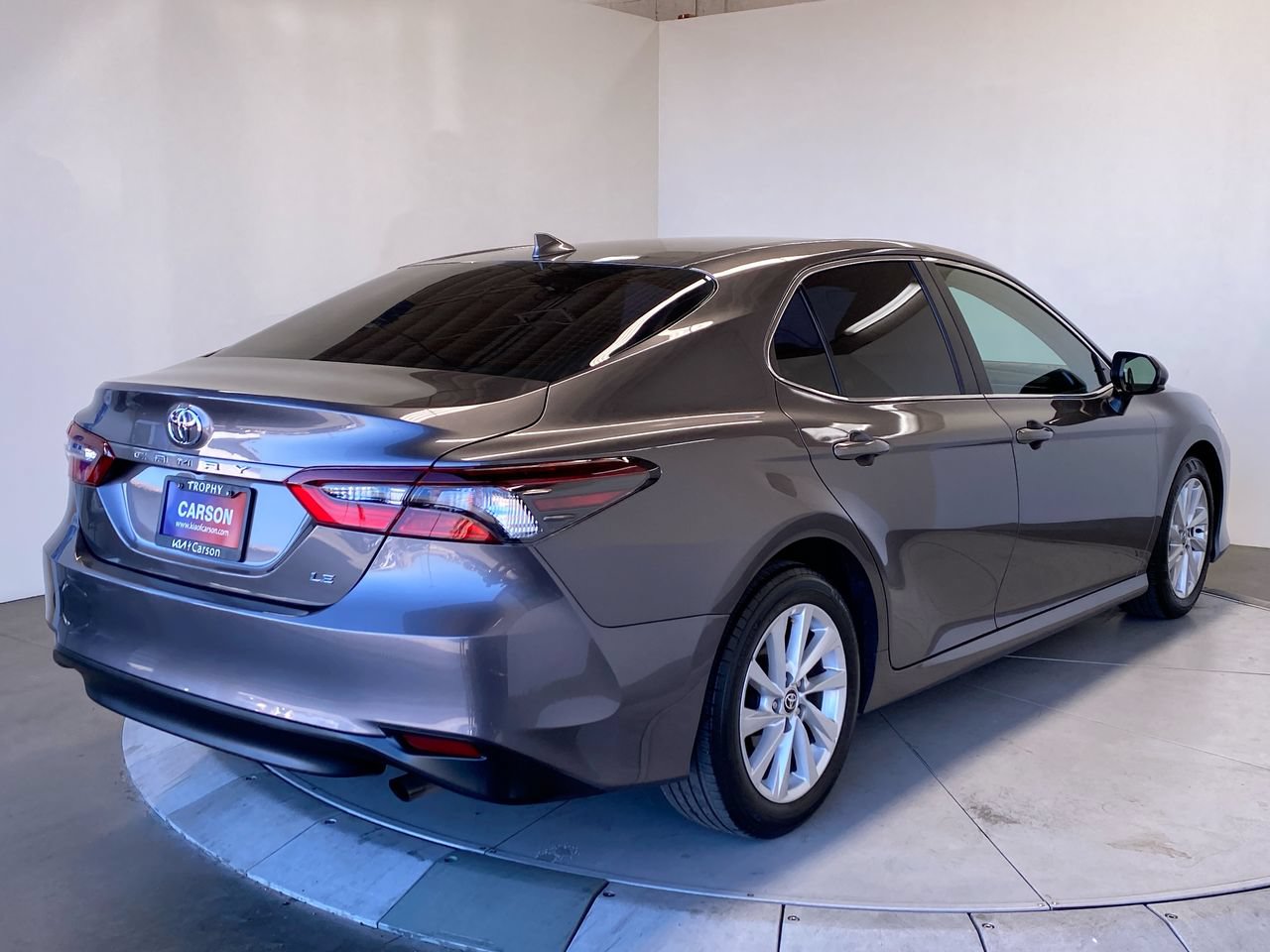 Used 2022 Toyota Camry LE FWD image 5