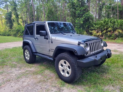 Used 2013 Jeep Wrangler Sport AWD/4WD image 3
