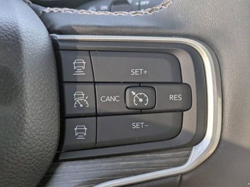 Used 2023 Jeep Wagoneer L Series III w/ Premium Group I image 21