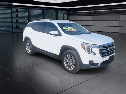 Used 2024 GMC Terrain SLT image 2