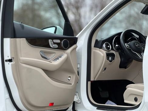 Used 2022 Mercedes-Benz GLC 300 GLC 300 image 9