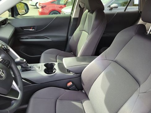 Used 2021 Toyota Venza LE image 19