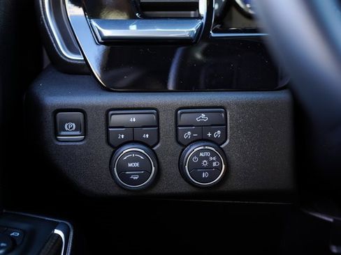 Used 2025 Chevrolet Silverado 2500 LT w/ Convenience Package image 26