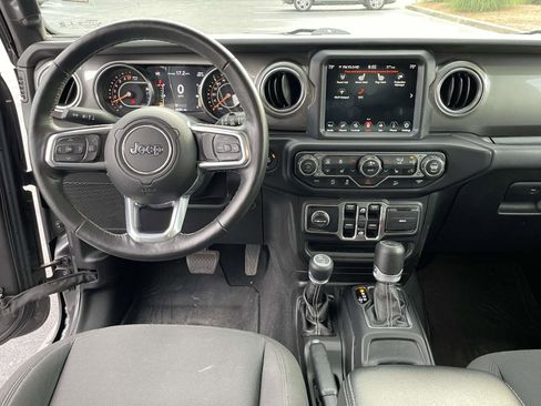 Used 2019 Jeep Wrangler Unlimited Sahara AWD/4WD image 14