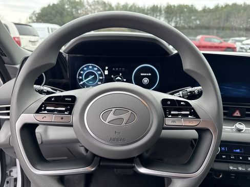 Used 2024 Hyundai Elantra SEL image 23