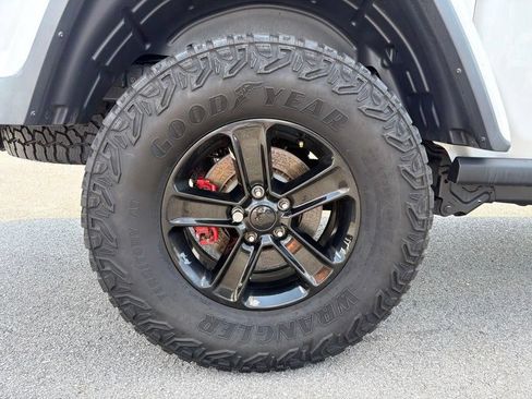 Used 2020 Jeep Gladiator Rubicon AWD/4WD image 13