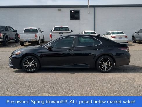Used 2022 Toyota Camry SE w/ Convenience Package FWD image 10