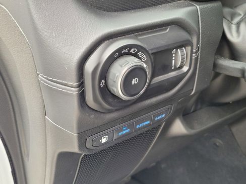 Used 2025 Jeep Wrangler Unlimited Rubicon 4xe w/ Safety Group AWD/4WD image 17
