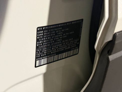 Used 2023 Volkswagen Tiguan SE image 18