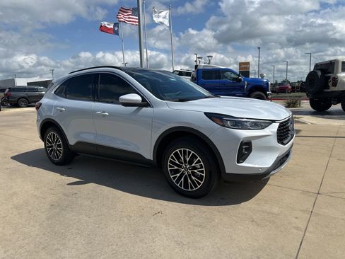 Used 2025 Ford Escape SE w/ PHEV Premium Package FWD image 8