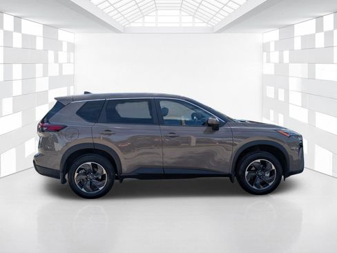 Certified 2025 Nissan Rogue SV AWD/4WD image 8