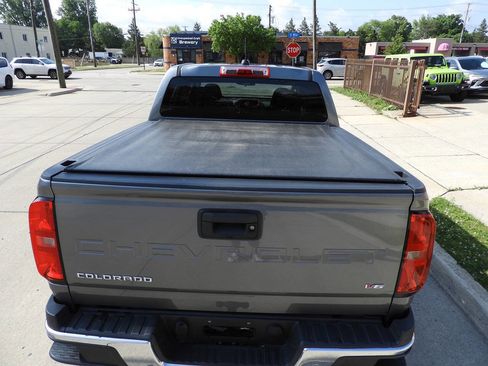 Used 2022 Chevrolet Colorado W/T w/ WT Convenience Package AWD/4WD image 10