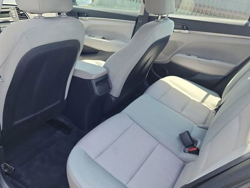 Used 2017 Hyundai Elantra SE FWD image 29
