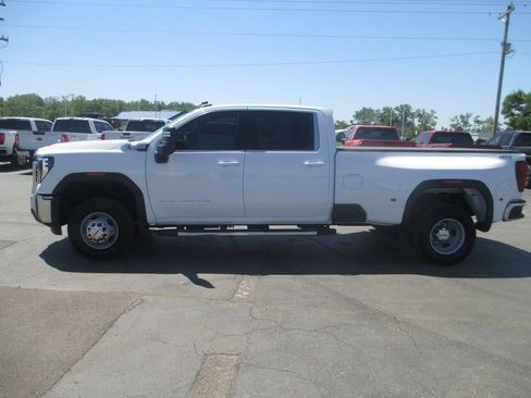 Certified 2026 GMC Sierra 3500 SLE w/ SLE Value Package AWD/4WD image 12