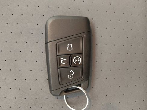 Used 2025 Volkswagen Jetta SE w/ Sunroof Package FWD image 32