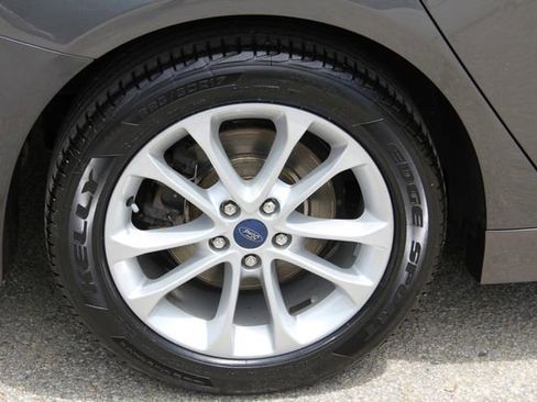 Used 2020 Ford Fusion SE FWD image 15